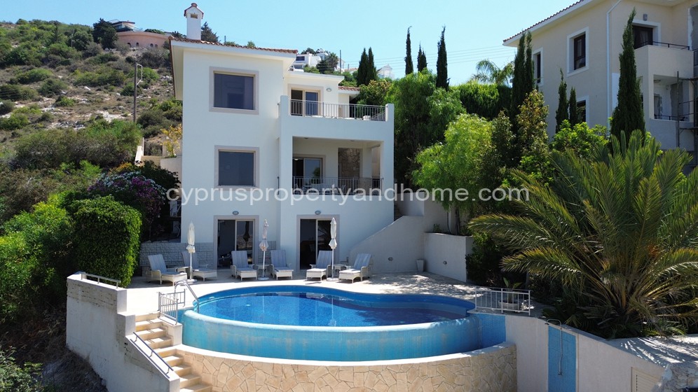 Villa in Tala - view 1